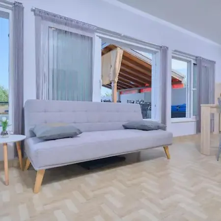Beachfront Mihovil Villa Kaštel Štafilić