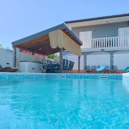 Beachfront Mihovil Villa *
