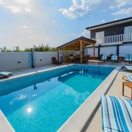 Beachfront Mihovil * Kaštel Štafilić