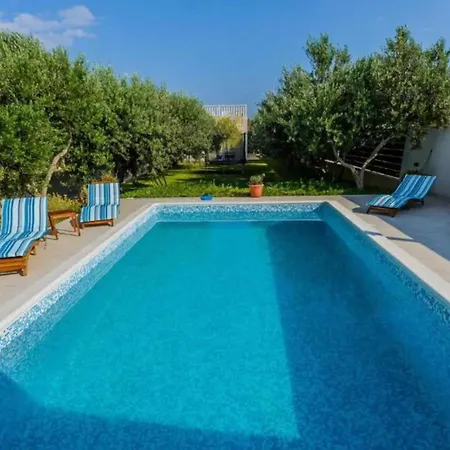 Beachfront Mihovil * Kaštel Štafilić