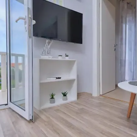 Beachfront Mihovil Villa *