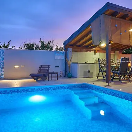 Beachfront Mihovil Villa *