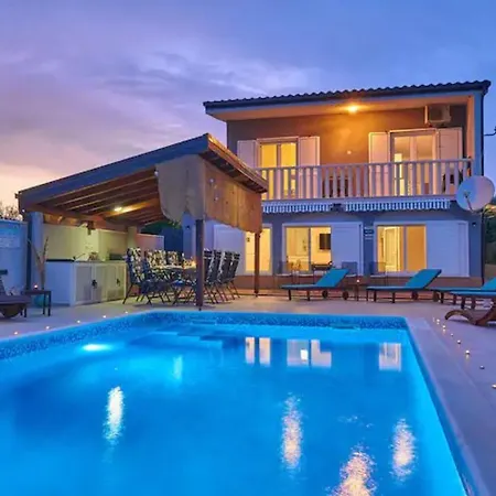 Beachfront Mihovil Villa *