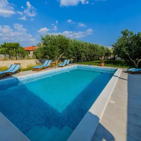 Beachfront Mihovil * Kaštel Štafilić